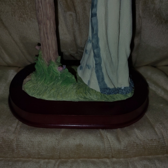 Vintage La Verona Collection Figurine Girl At The Mailbox - Picture 5 of 5